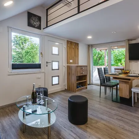 Blue Door לאסצה