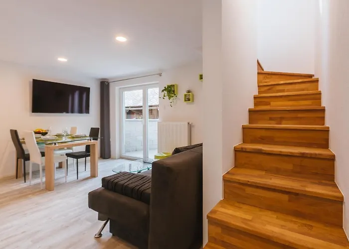 Blue Door Apartman Lesce